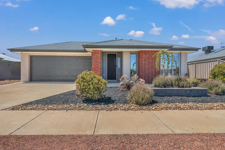 8 Cochrane Street