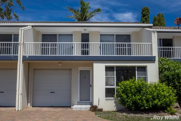 112-114 The Lakes Way