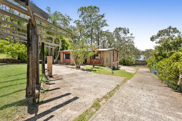 38A Round Hill Crescent