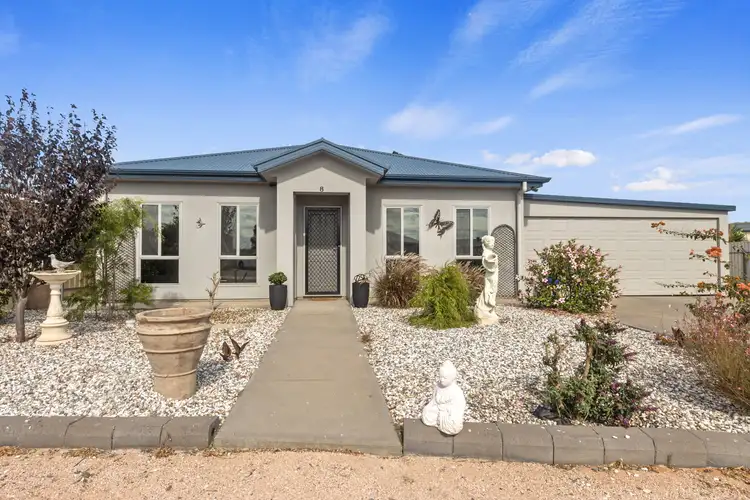 8 Deer Court