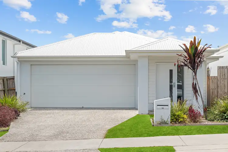 16 Bowen Street
