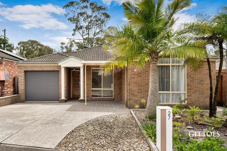 27 Jeniwa Close
