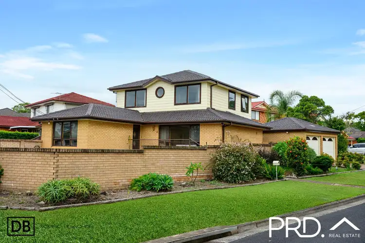 16 Dunstan Avenue