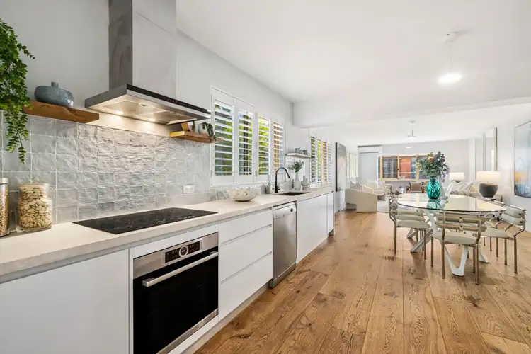 4 Oakes Place