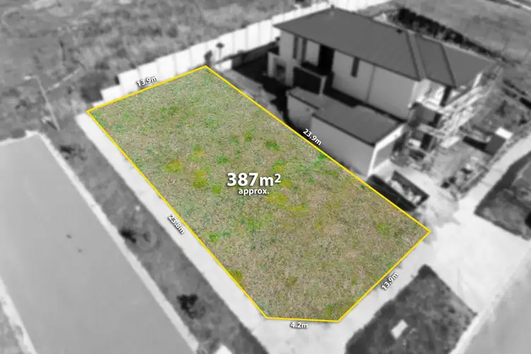 14 Petal Crescent