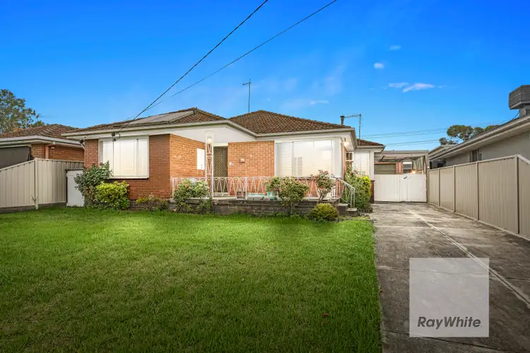 8 Windsor Crescent