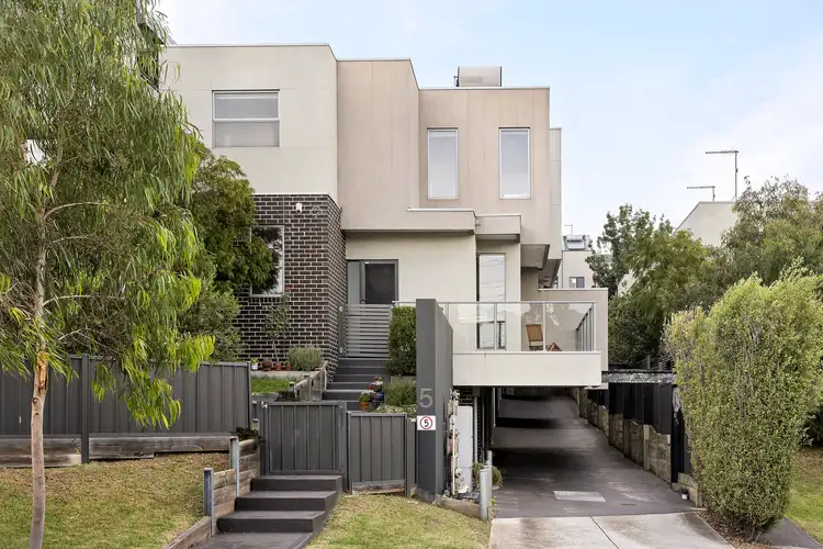 5 Fawkner Road