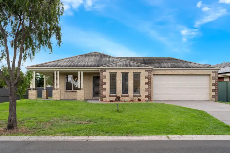 8 Swinburne Close