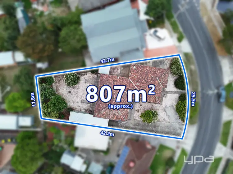 13 Stradbroke Drive