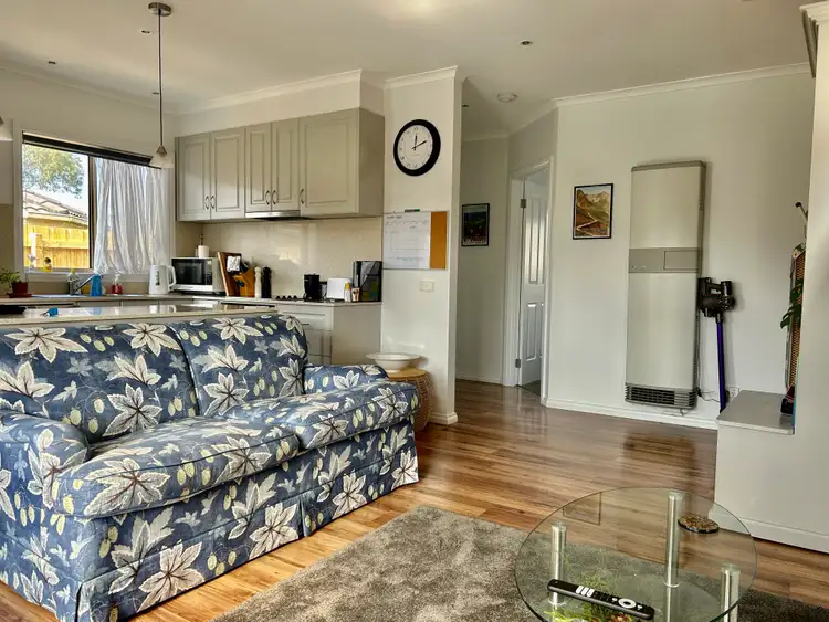 25b Trentham Way