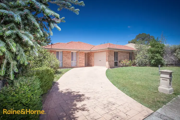 12 Lambert Avenue, Sunbury VIC 3429