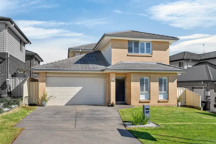 19 Elizabeth Close
