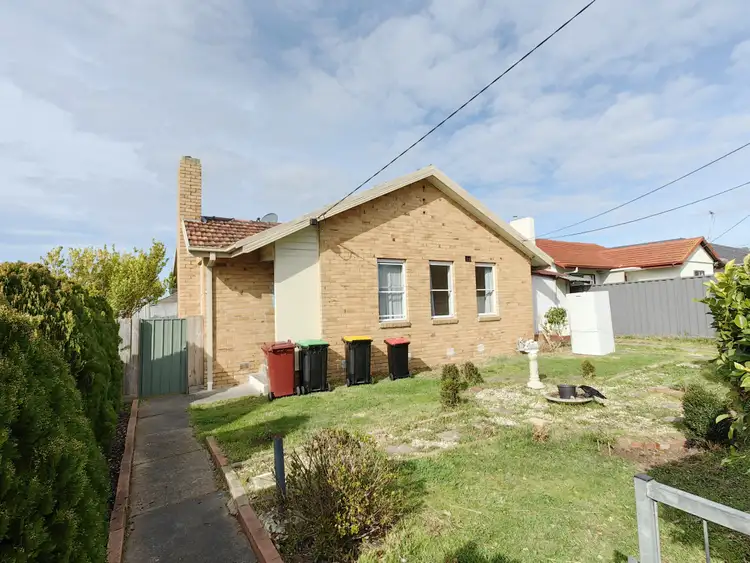 28 Curtin Crescent