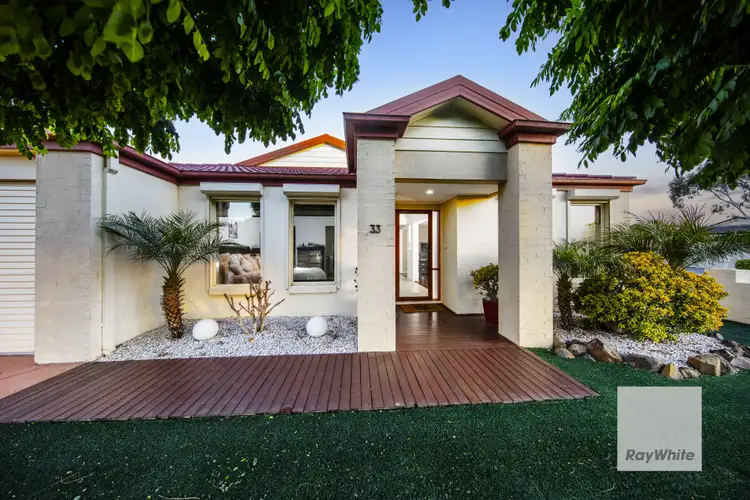 33 Nepean Way