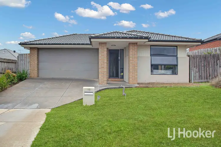 15 Hart Crescent