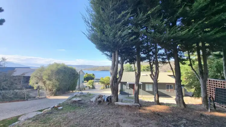 6 Banjo Paterson Crescent