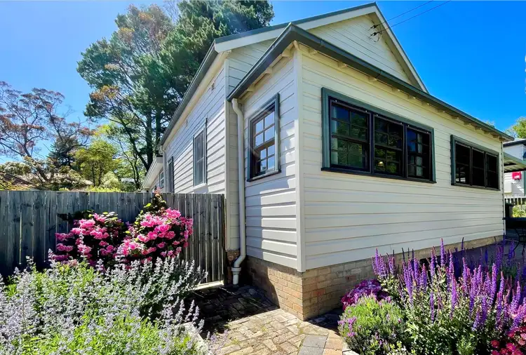 23 Lookout Street