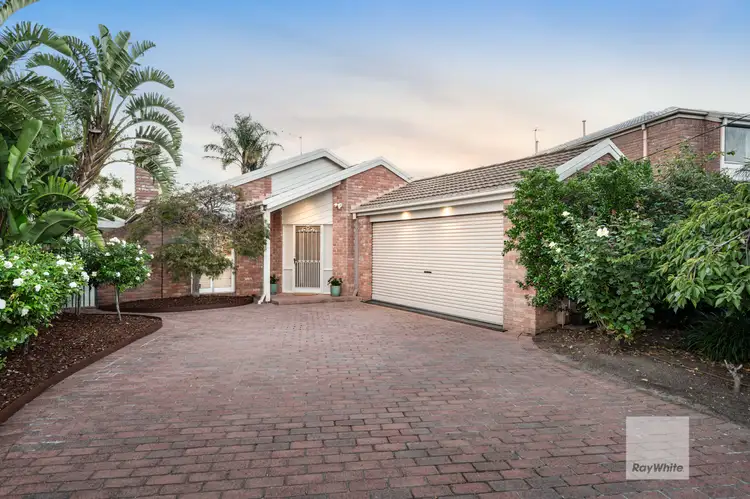 16 Columbia Close