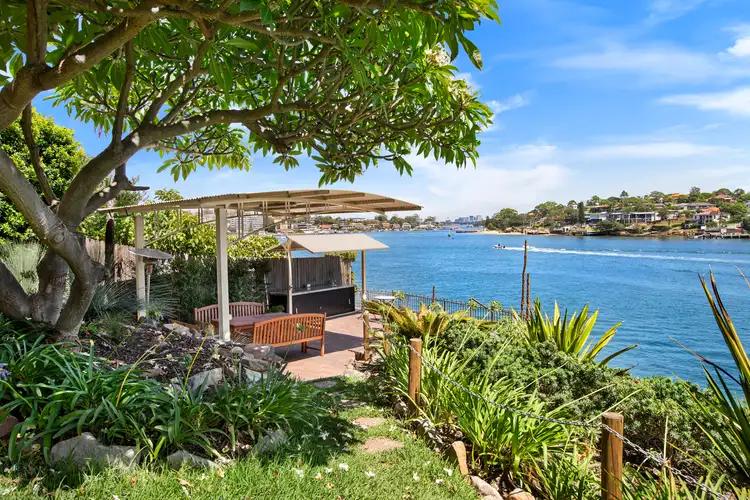 7 Bortfield Drive