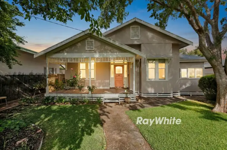 598 Cowra Avenue