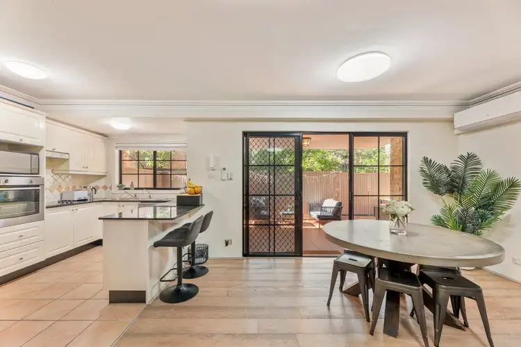 6 Schofield Place