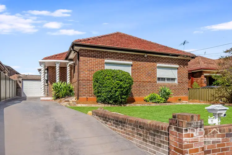 11 Moya Crescent
