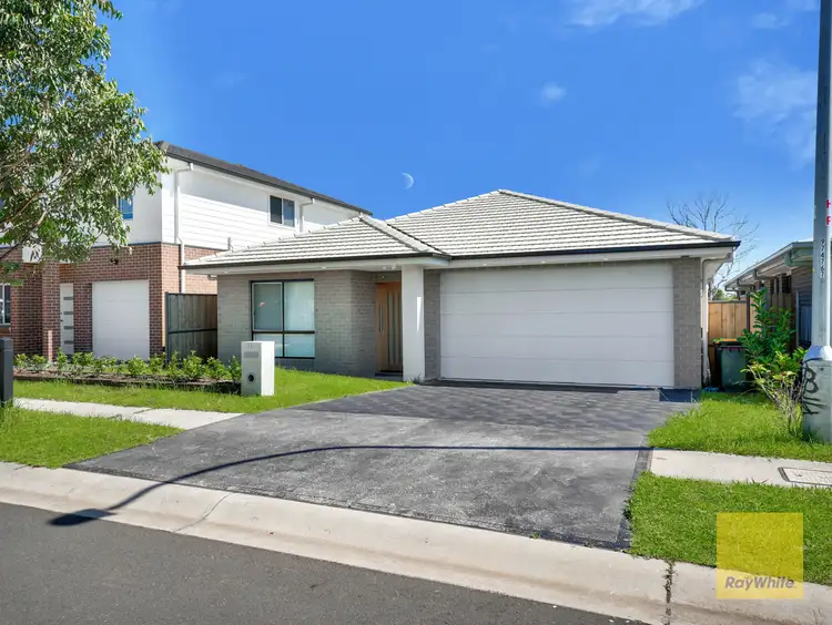 11 Castleton Crescent