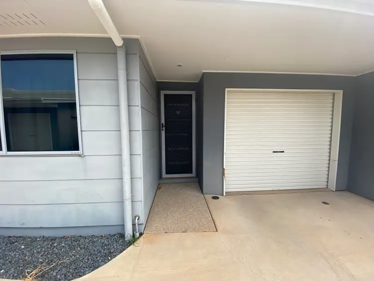8 Hillcrest Street