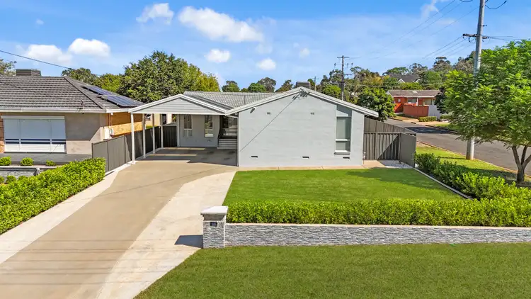 18 Ross Crescent