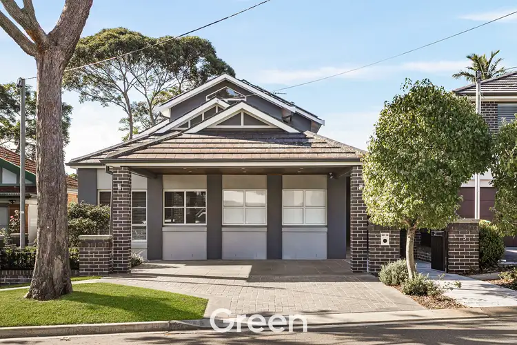 3 Deakin Street