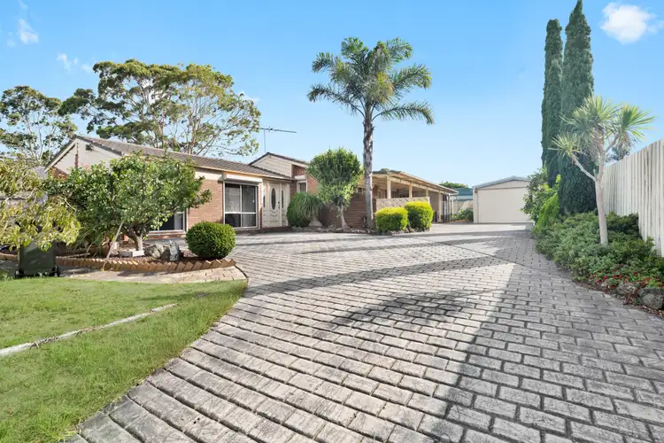 3 Heatherleigh Court