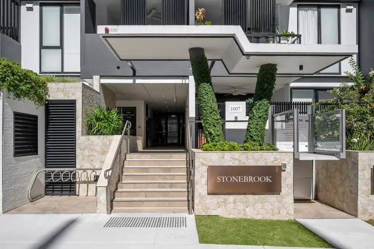 10 Flora Street