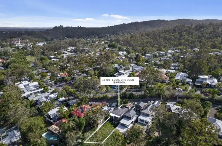 45 Outlook Crescent
