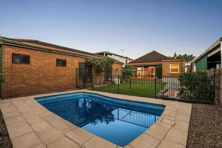 13 Lenthall Street