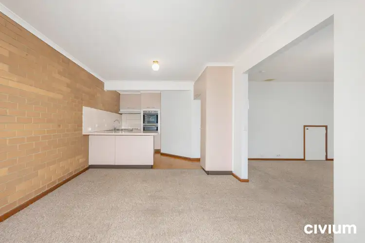 8 Hallen Close