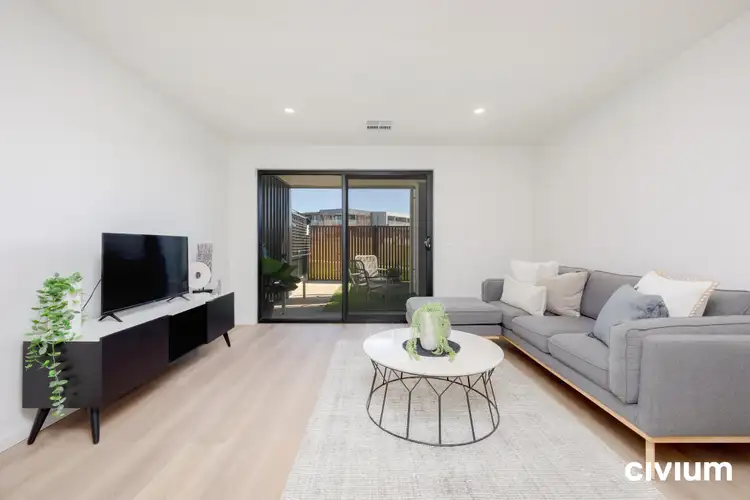 9/209 John Gorton Drive