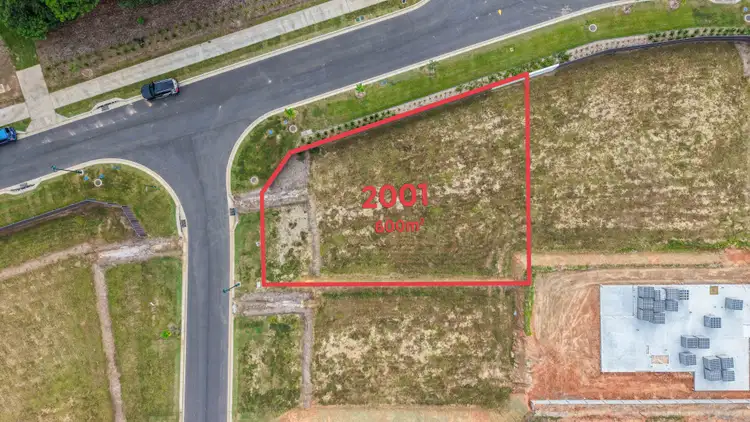Lot 2001 Moons Crescent