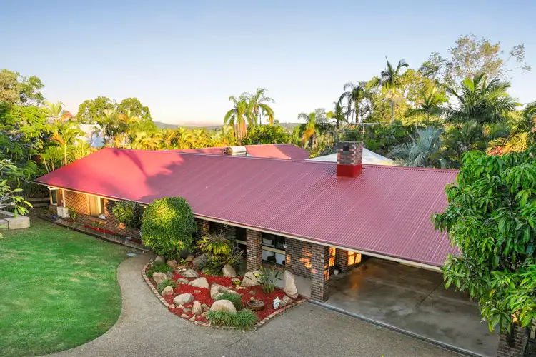 8 Photinia Place