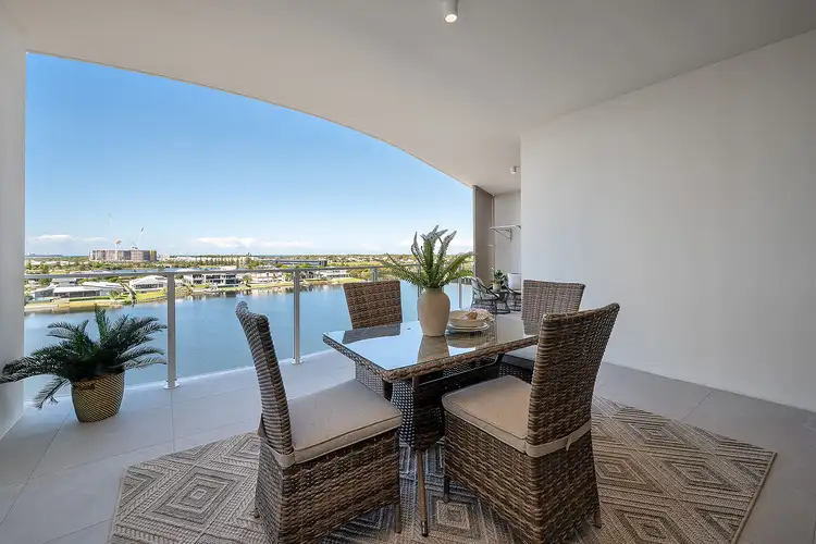 11 Waterside Retreat
