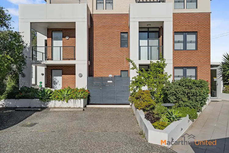 26 Parkside Crescent