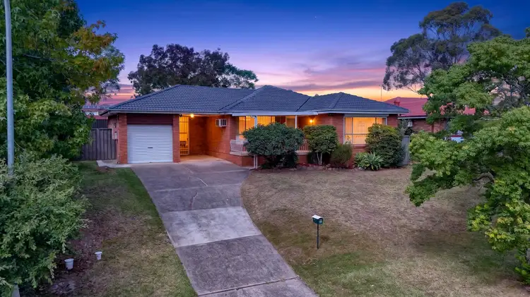 32 Lorikeet Avenue