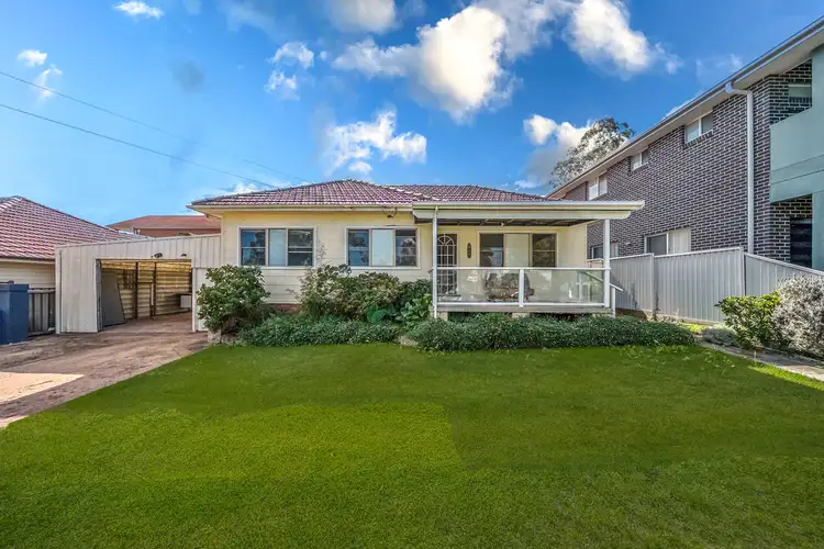 18 Treloar Crescent