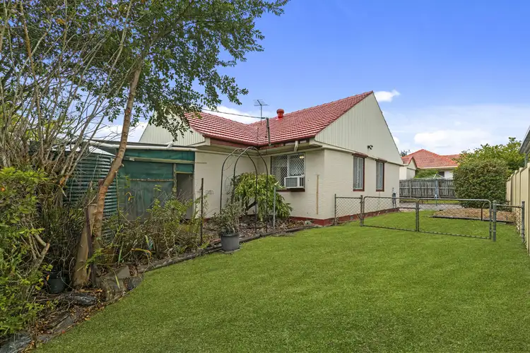 2 Hyacinth Street