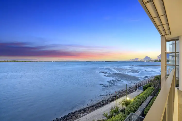 27205 Ephraim Island