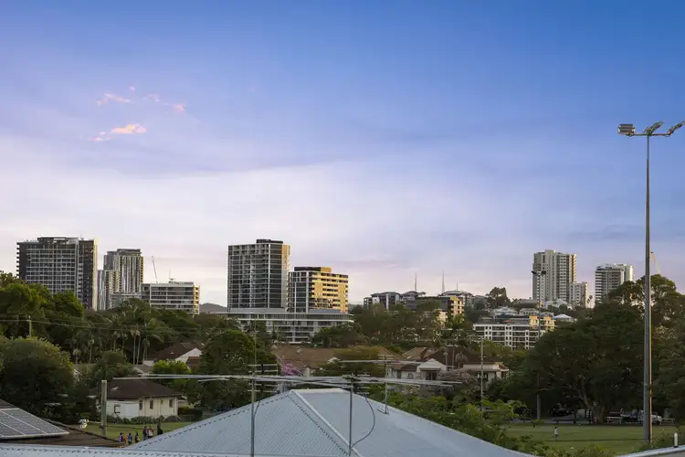 125 Bulimba Street