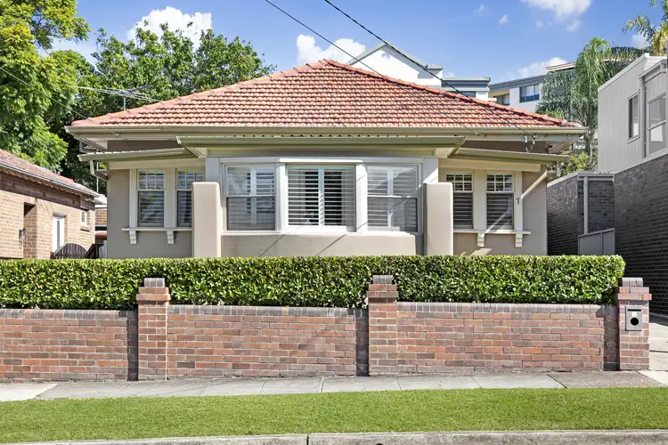 7 Dalmeny Avenue
