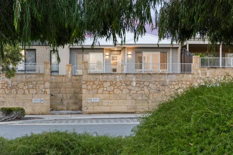 47 Santorini Boulevard