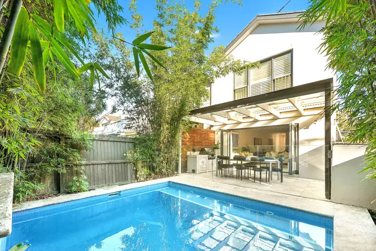 28 Roe Street