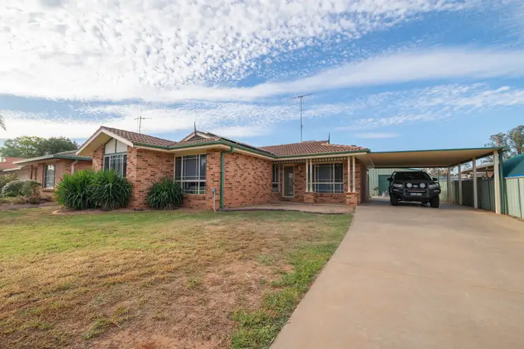 8 Ebelina Crescent
