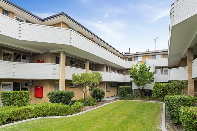 6 Manning Terrace